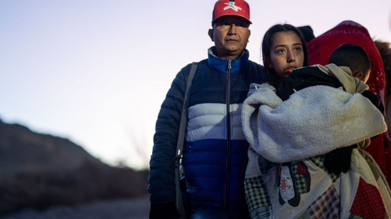 Mexican migrants turn themselves in