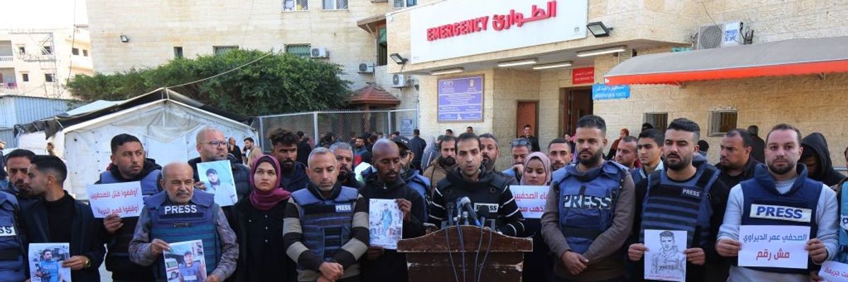 MIDEAST-GAZA-DEIR AL-BALAH-JOURNALISTS-PROTEST