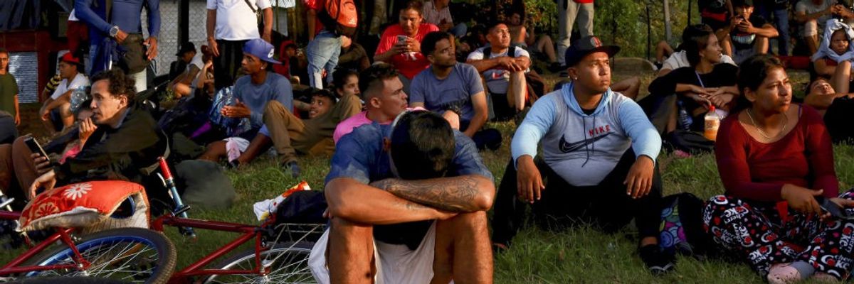 Migrant caravan in Mexico rushing toward US