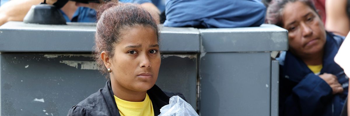 migrants bussed to Kamala Harris home