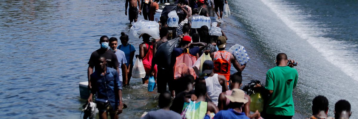 migrants cross rio grande