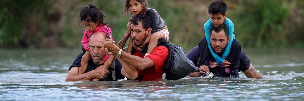 migrants crossing the Rio Grande