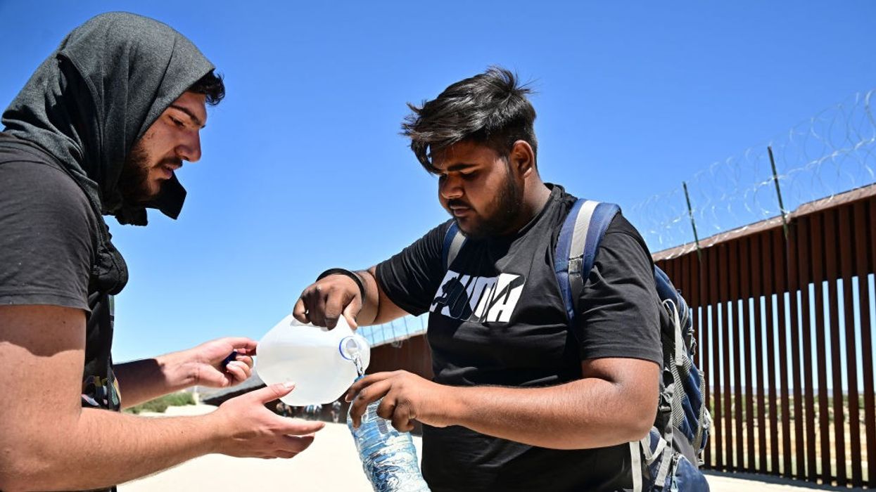 migrants drinking water