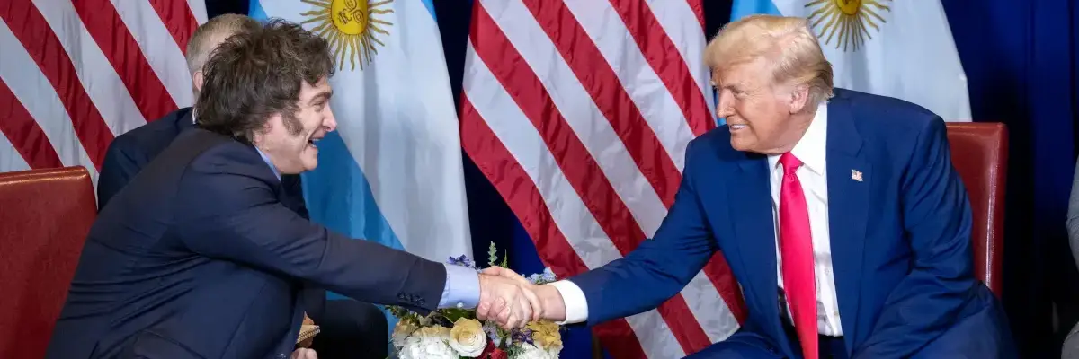 Milei and Trump shake hands