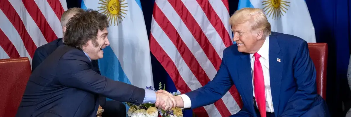 Milei and Trump shake hands