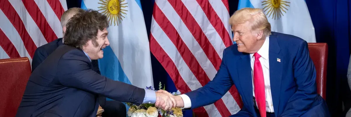 Milei and Trump shake hands