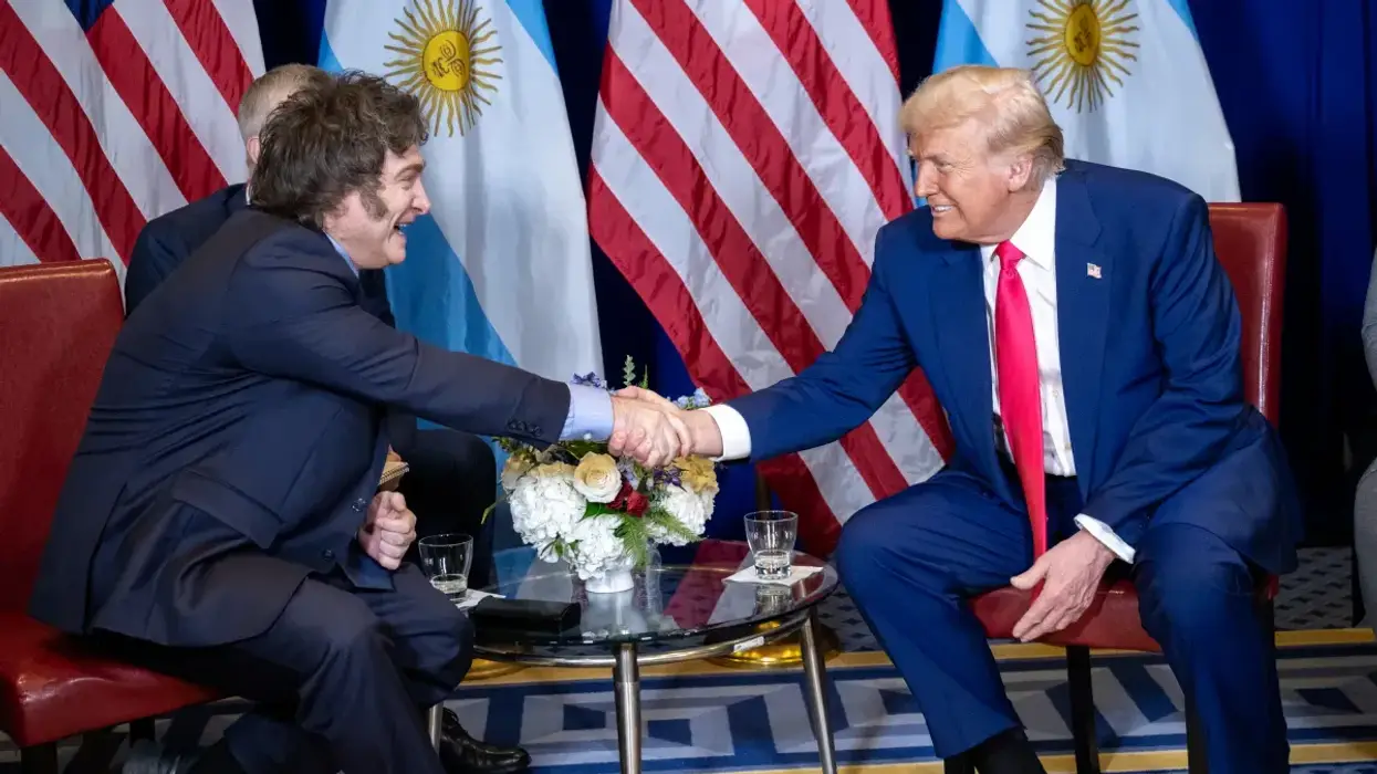 Milei and Trump shake hands