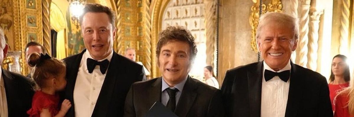 Milei, Trump, and Musk pose at Mar-a-Lago.