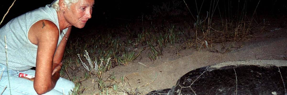 Mona Khalil with turtle