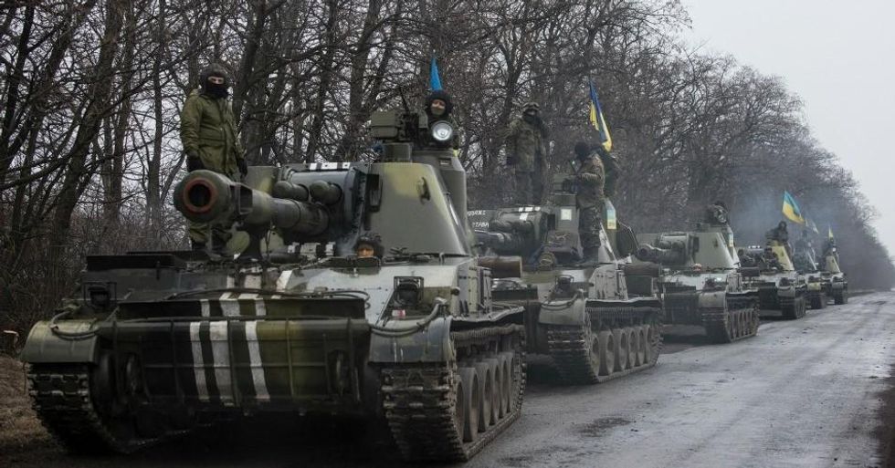 Monitoring the movement of heavy weaponry in eastern Ukraine. (Photo: OSCE Special Monitoring Mission/flickr/cc)