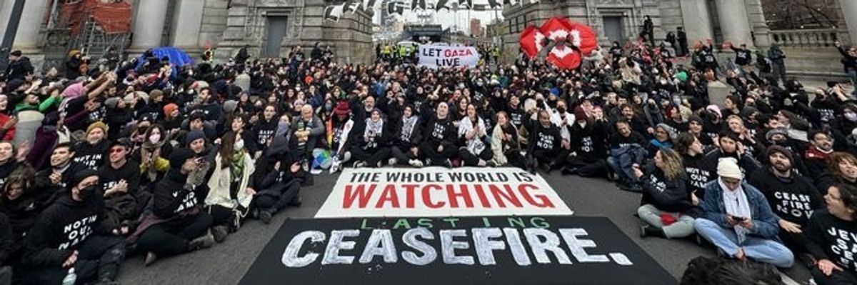 More than 1,000 protesters block the Manhattan Bridge to call for a lasting cease-fire in Gaza.