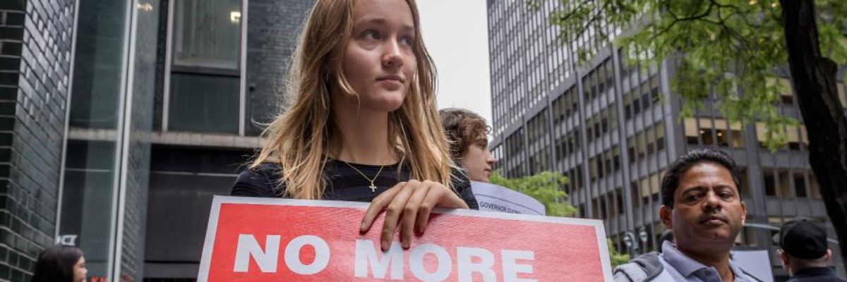 Showing 'Better, More Just World Is Possible,' Oregon Decriminalizes Low-Level Possession of All Drugs