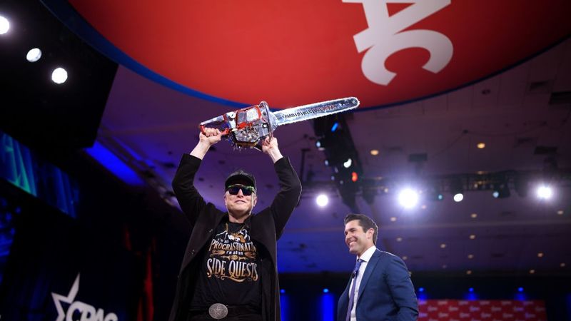 Musk holds chainsaw at CPAC