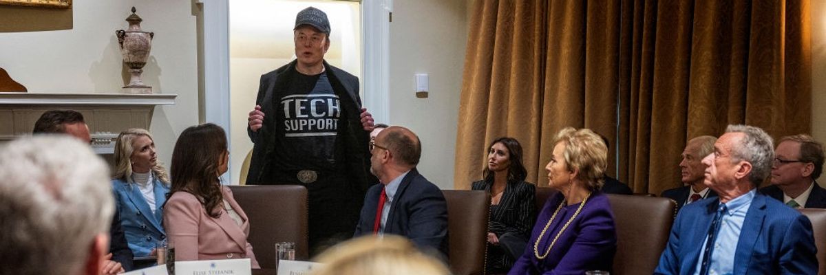 Musk in Tech Support shirt at Cabinet meeting.