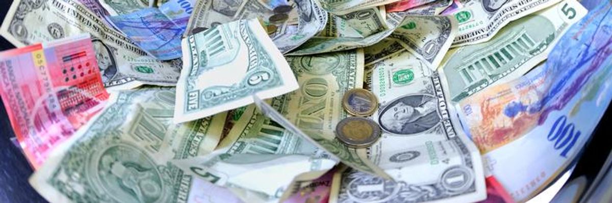 Calls for Major Reforms After Leaked Docs Detail How Big Banks Help Criminals and Oligarchs Launder Their 'Dirty Cash'