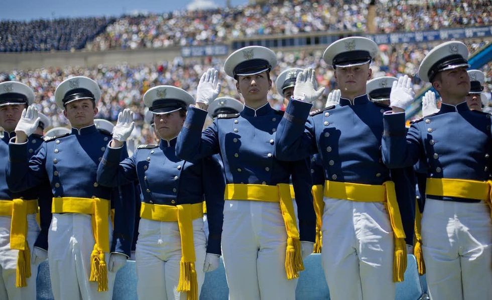 New graduates of the U.S. Air Force Academy take their oaths at graduation ceremonies in 2016. (Photo:AP/Pablo Martinez Monsivais)