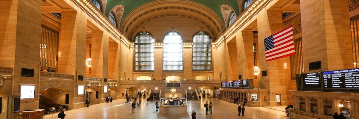 Treating Coronavirus Like Active Shooter, NYC Mayor Warns of 'Shelter in Place Order' for Entire City