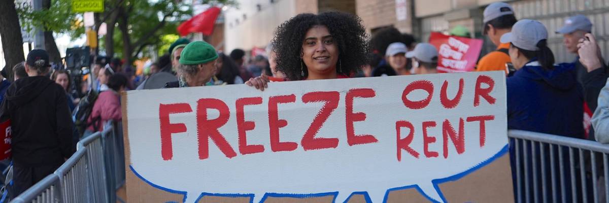 New Yorkers demonstrate for a rent freeze