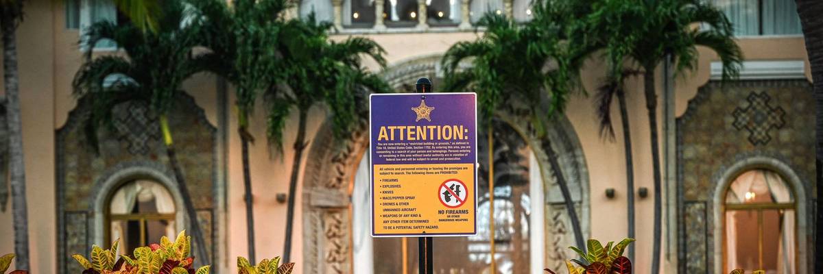 no firesarms sign at mar-a-lago