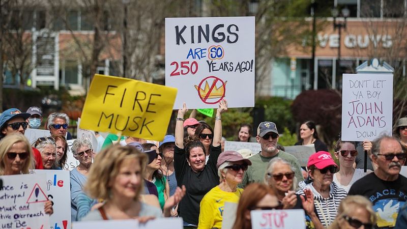 'No kings' anti-Trump demonstrations around Boston invoke American Revolution