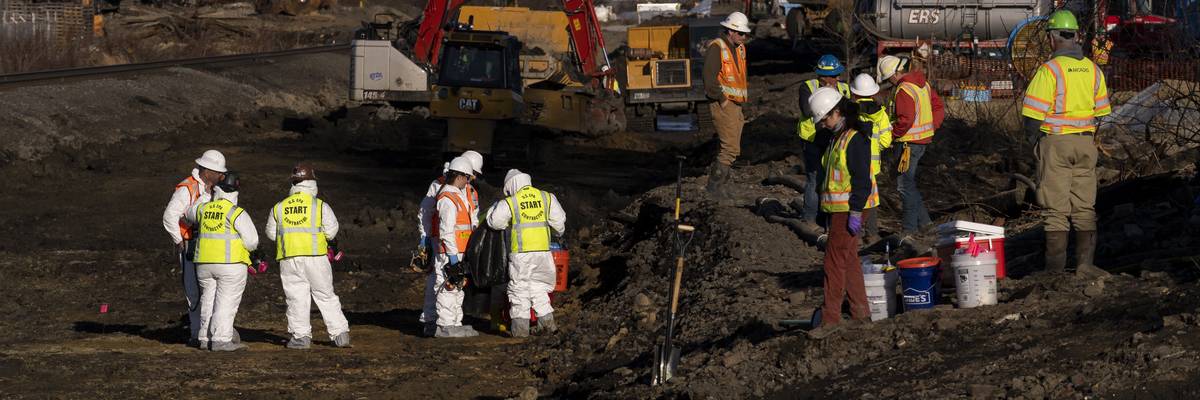 Ohio EPA and EPA contractors collect soil and air samples