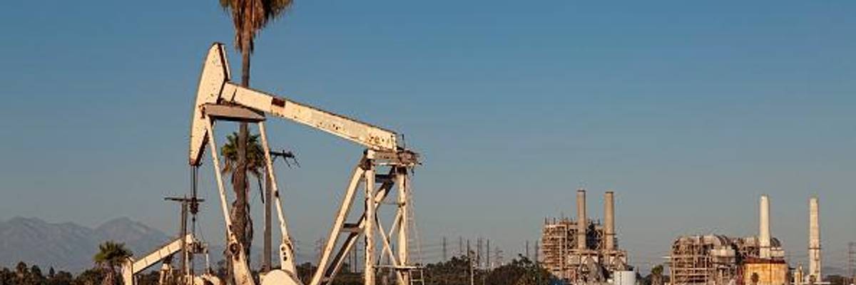 'A $100 Billion Lifeline While Most Americans Are Being Left Behind': Report Details Massive Fed Bailout of Fossil Fuel Industry