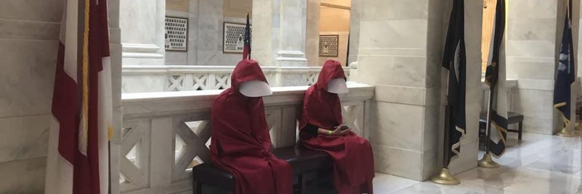 In Bid to Force SCOTUS Review, Arkansas Lawmakers Pass 'Plainly Unconstitutional' Near-Total Ban on Abortion