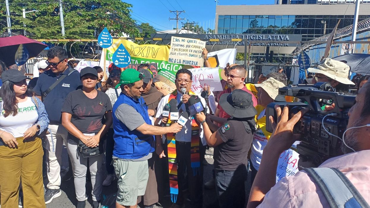 Opponents of overturning El Salvador's ban on metal mining gathered outside the Legislative Assembly