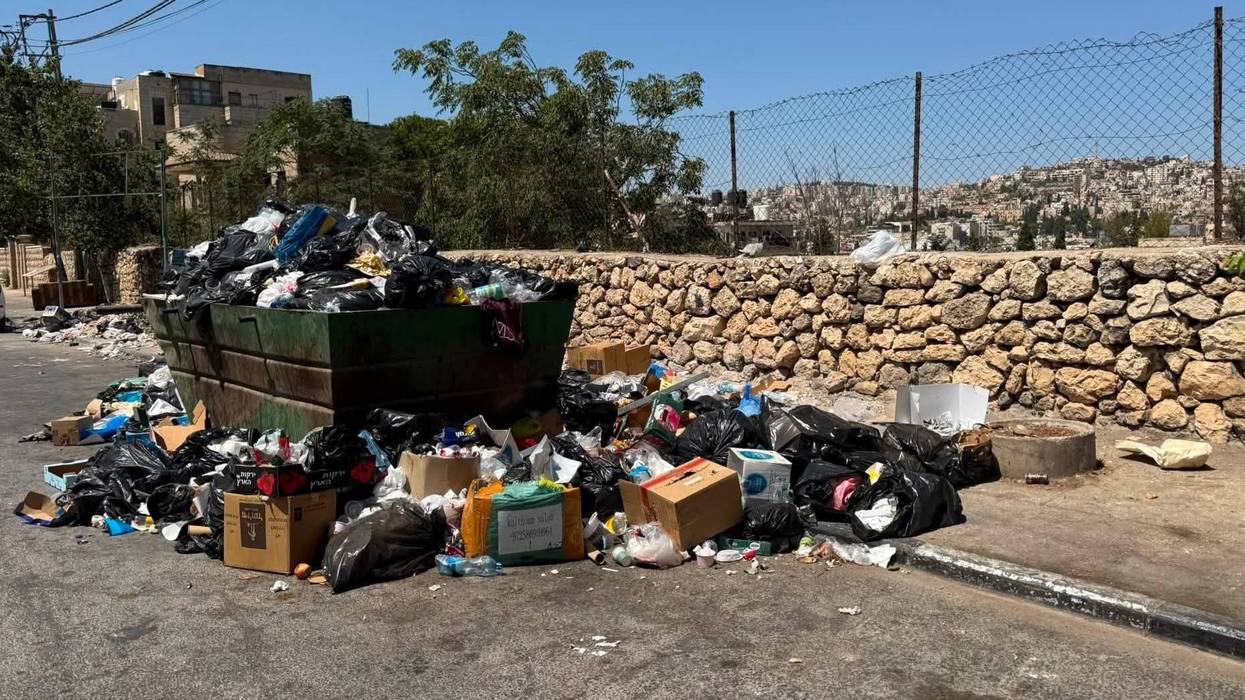 Overflowing dumpster in Bethlehem.