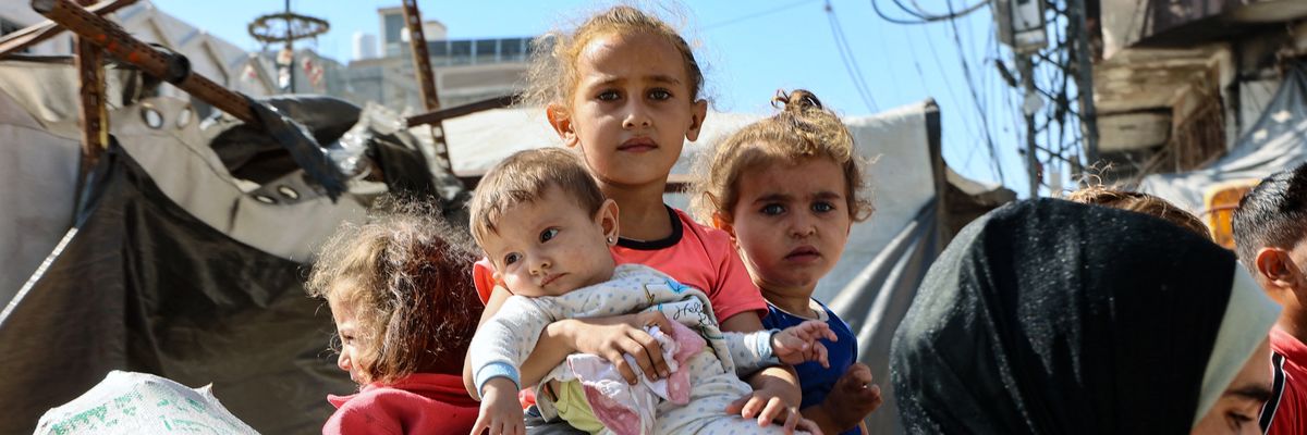 Palestinian children flee northern Gaza