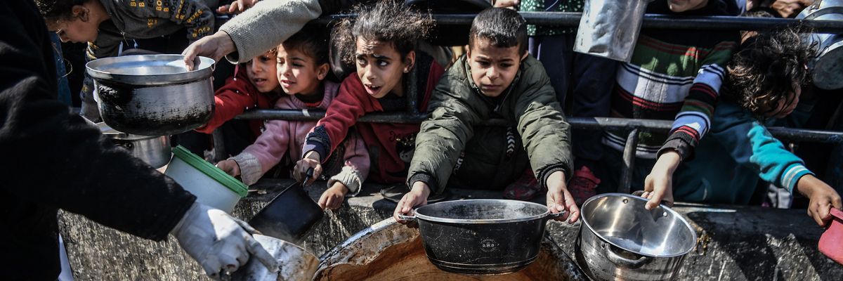 Palestinian children food aid