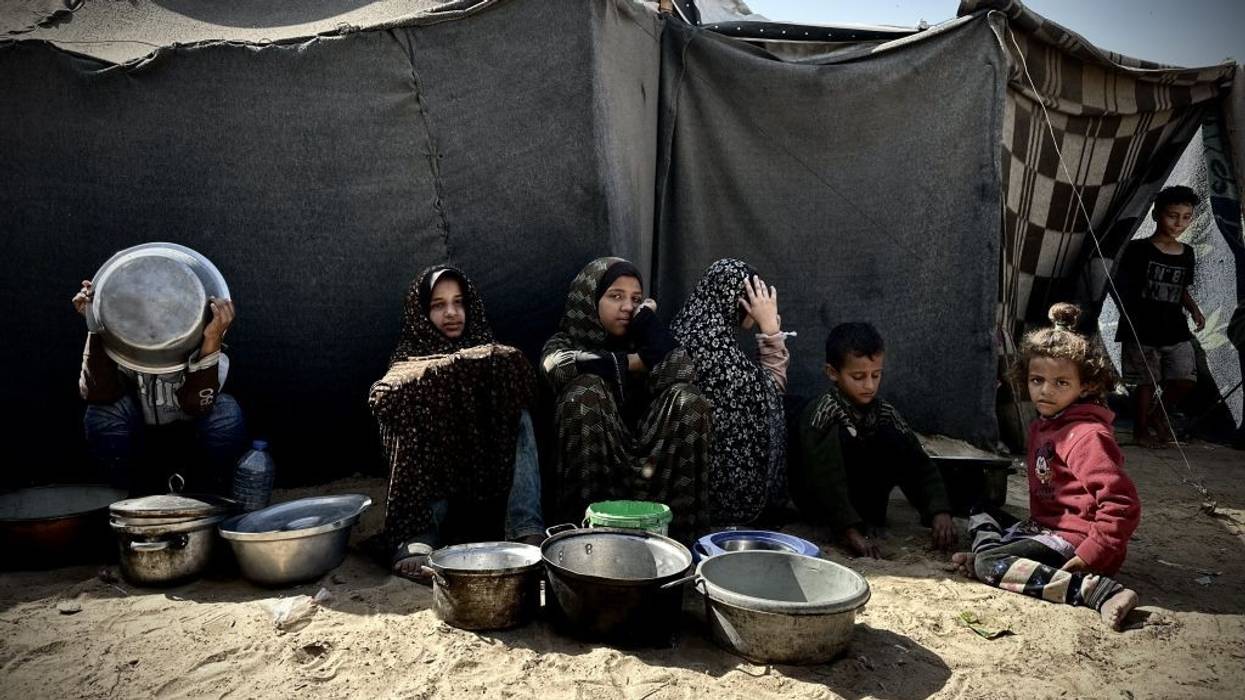 Palestinian children wait for food