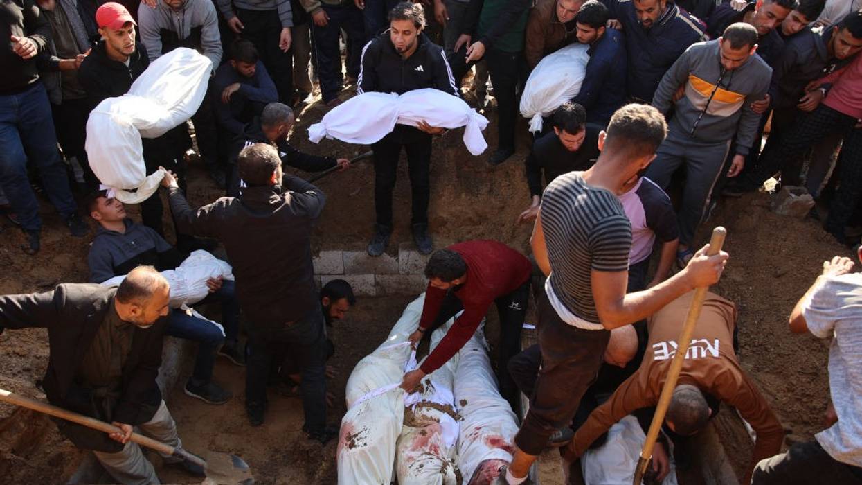 Palestinians bury bodies of dead in northern Gaza