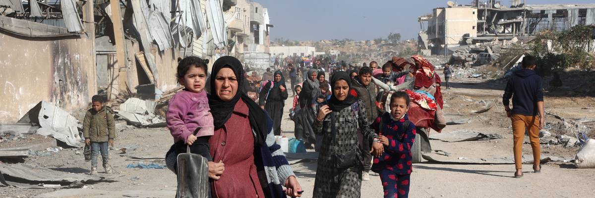 Palestinians, displaced from Beit Lahia, arrive in Jabalia in the northern Gaza Strip
