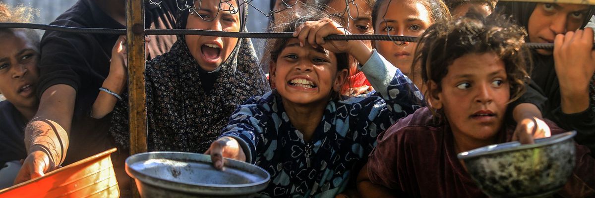 Palestinians fighting hunger in Gaza receive food aid