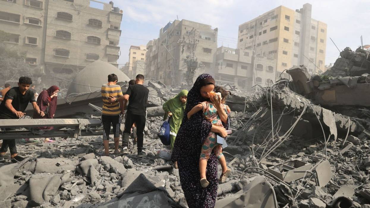 Palestinians flee from Israeli bombing in Gaza