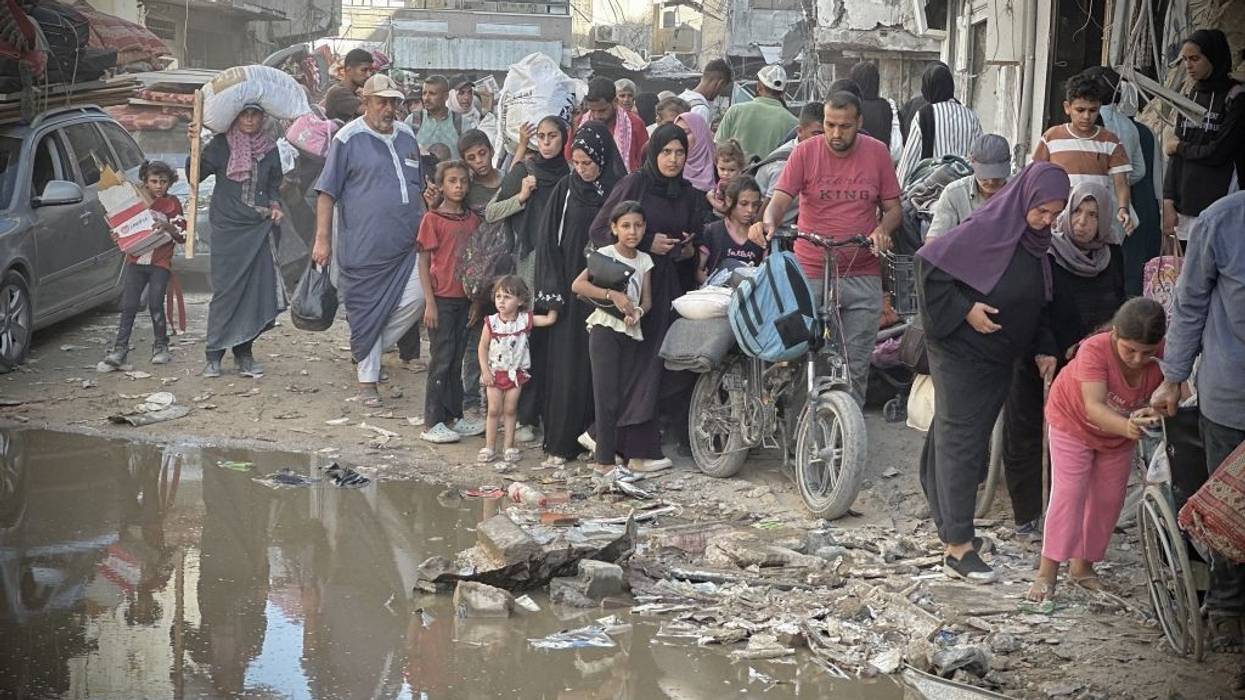 Palestinians leave their homes after Israel's evacuation warning in Khan Yunis