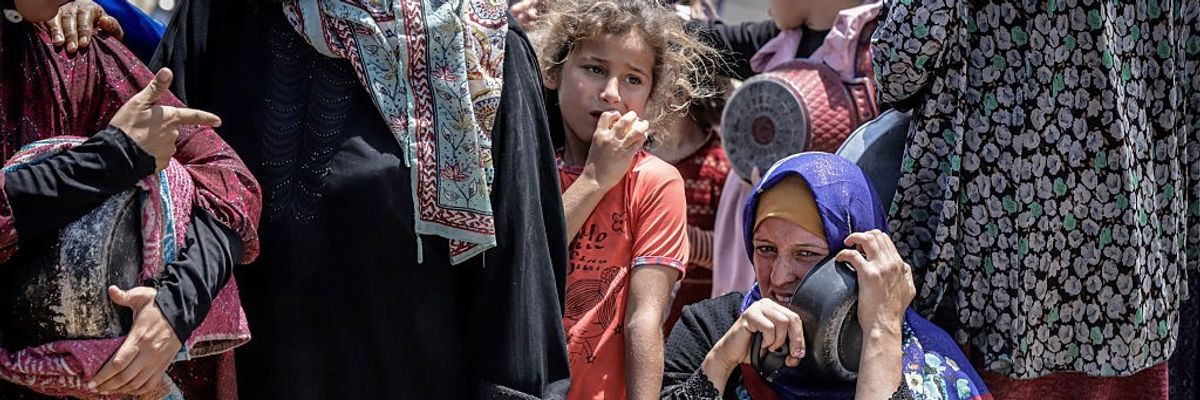 Palestinians line up to receive food from charity groups