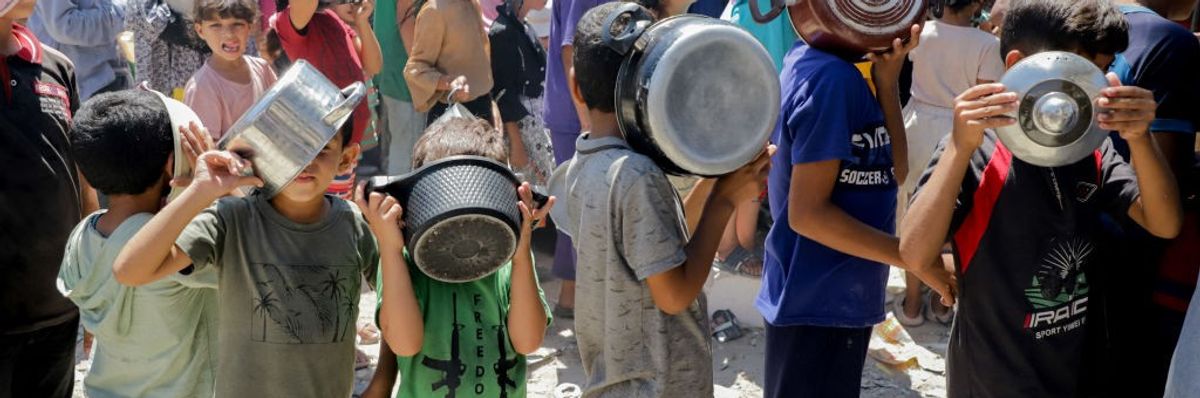 Palestinians line up to receive food