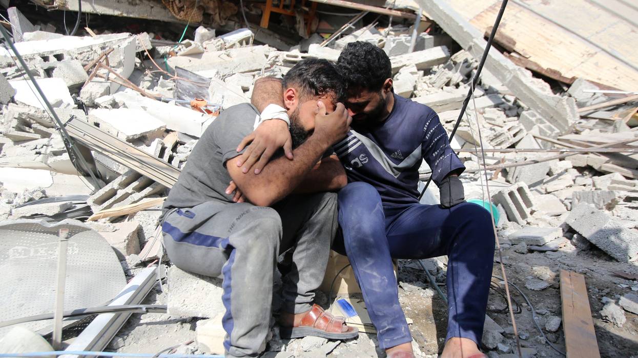 Palestinians mourn