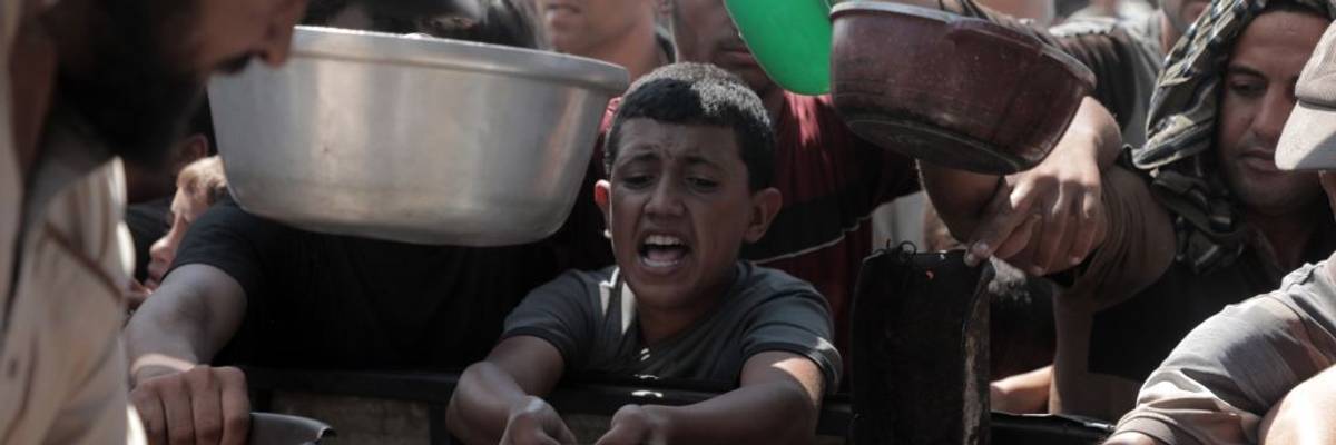 Palestinians receive food aid