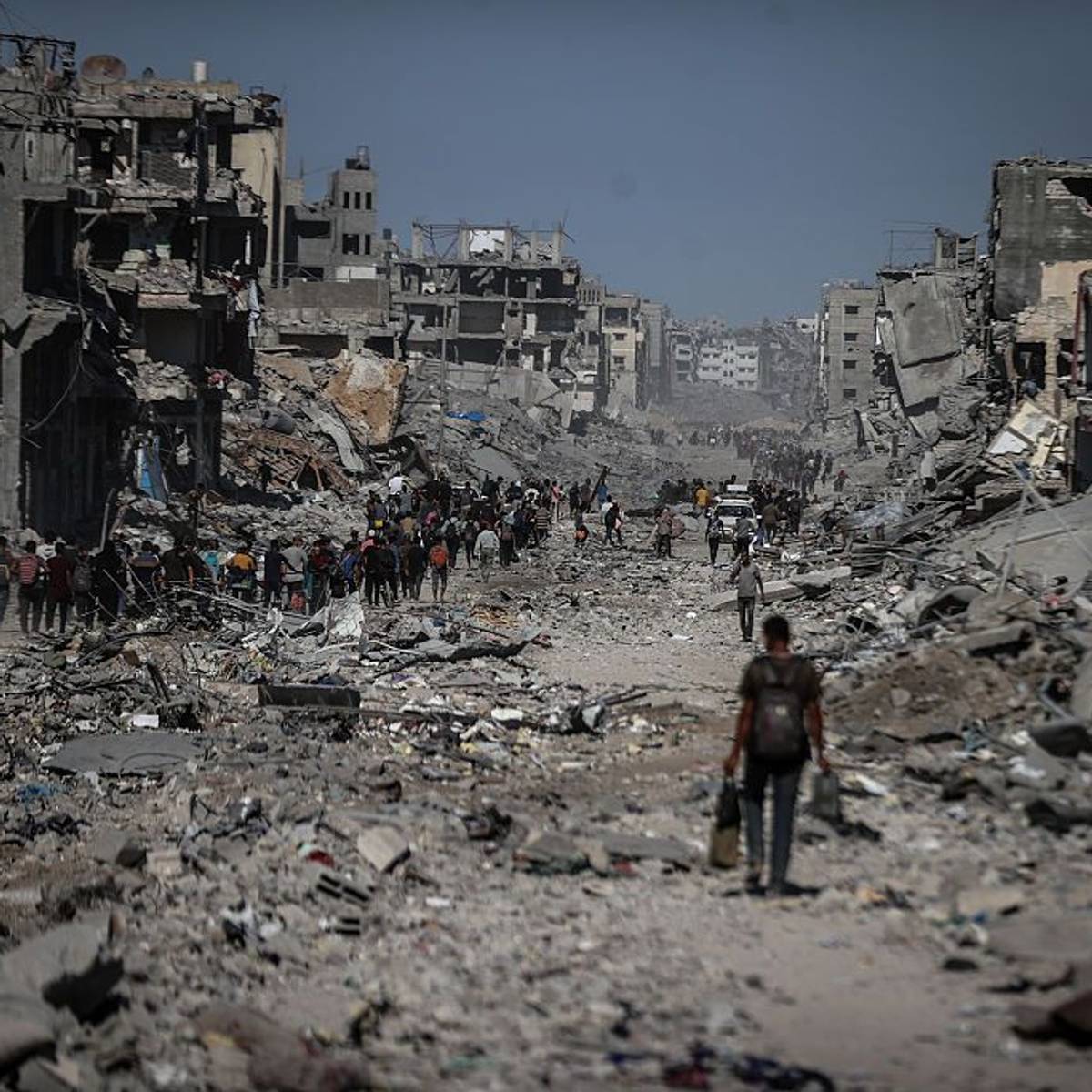 Palestinians return to their homes in Gaza as ceasefire takes effect
