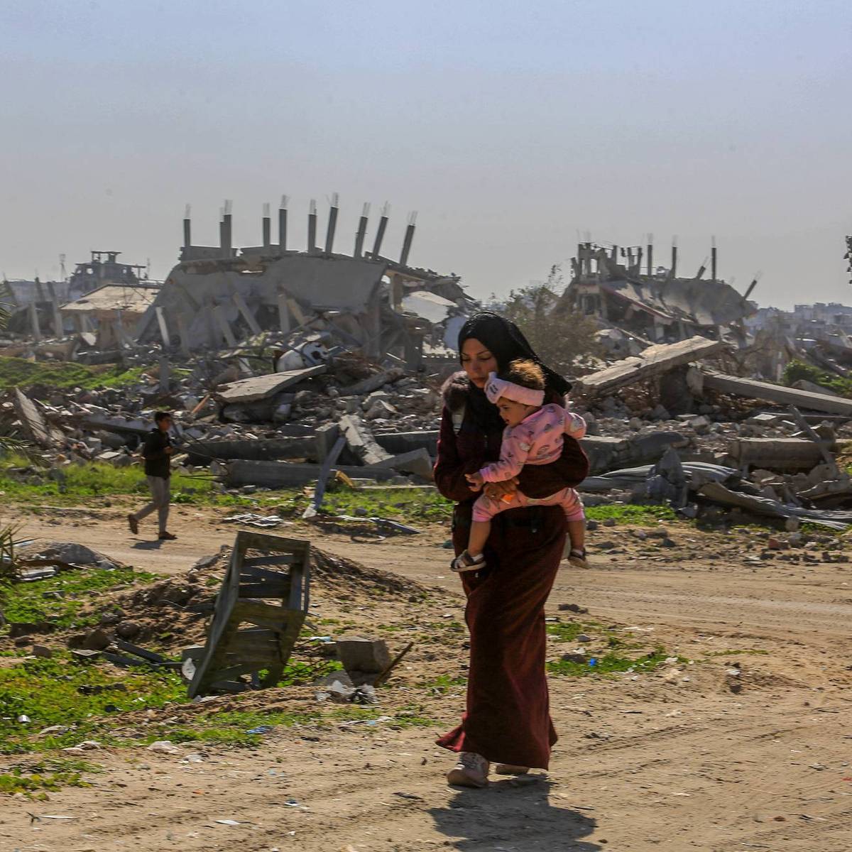 Palestinians struggle to survive amid ruins in Khan Yunis