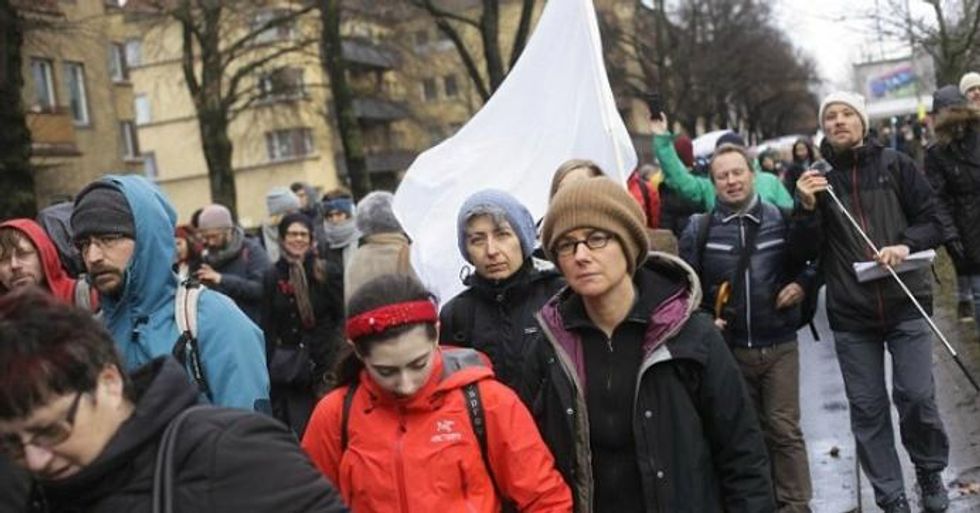 Peace activists set off from Berlin for the Civil March for Aleppo. (Photo: AP)
