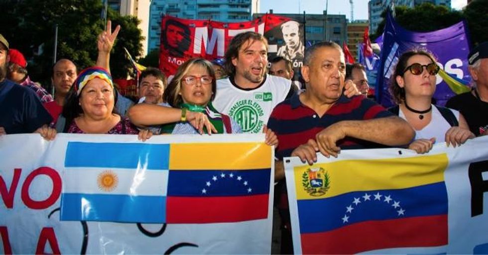People hold posters during a demonstration by Venezuelans against foreign intervention under the slogan #VenezuelaQuierePaz (Venezuela Wants Peace) at United States Embassy on February 18, 2019 in Buenos Aires, Argentina. (Photo: Franco Fasuli/Getty Images)