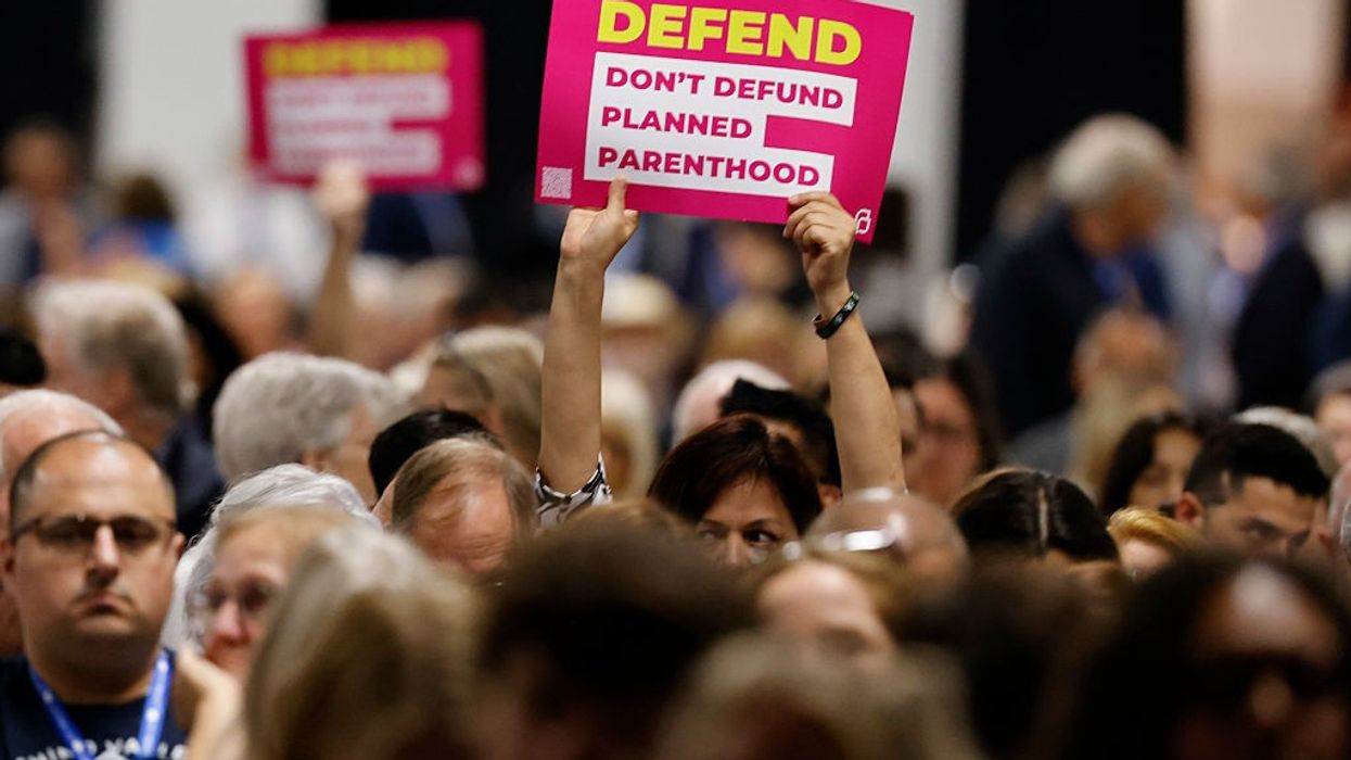 People in the crowd hold pro-Planned Parenthood s
