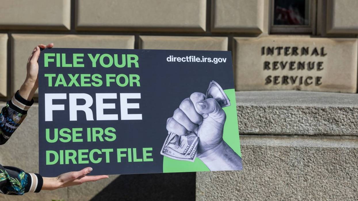 People Using IRS Direct File To File Their Taxes For Free