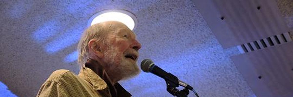 Memorial Photo Tribute for Pete Seeger's 95th Birthday