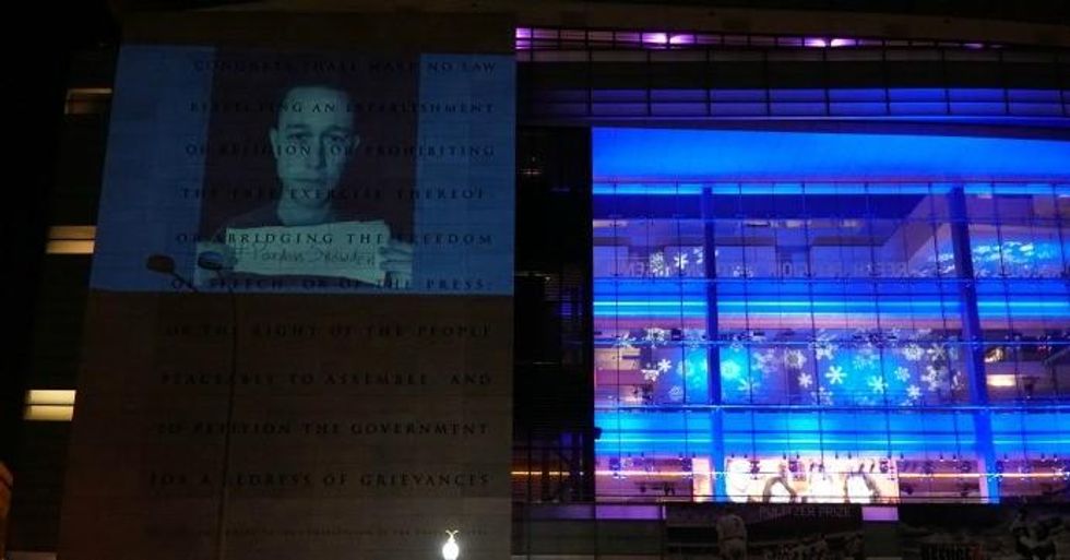 (Photo: Pardon Snowden)