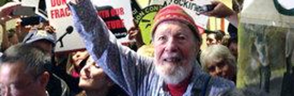 Pete Seeger Joins Protesters to Say: 'Don't Frack With New York!'
